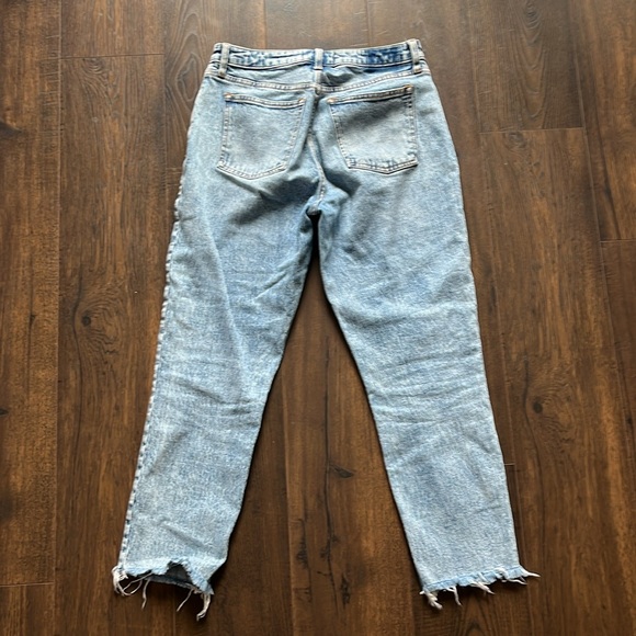 A&F Curve Love The Mom High Rise - 28/6R - Picture 4 of 4